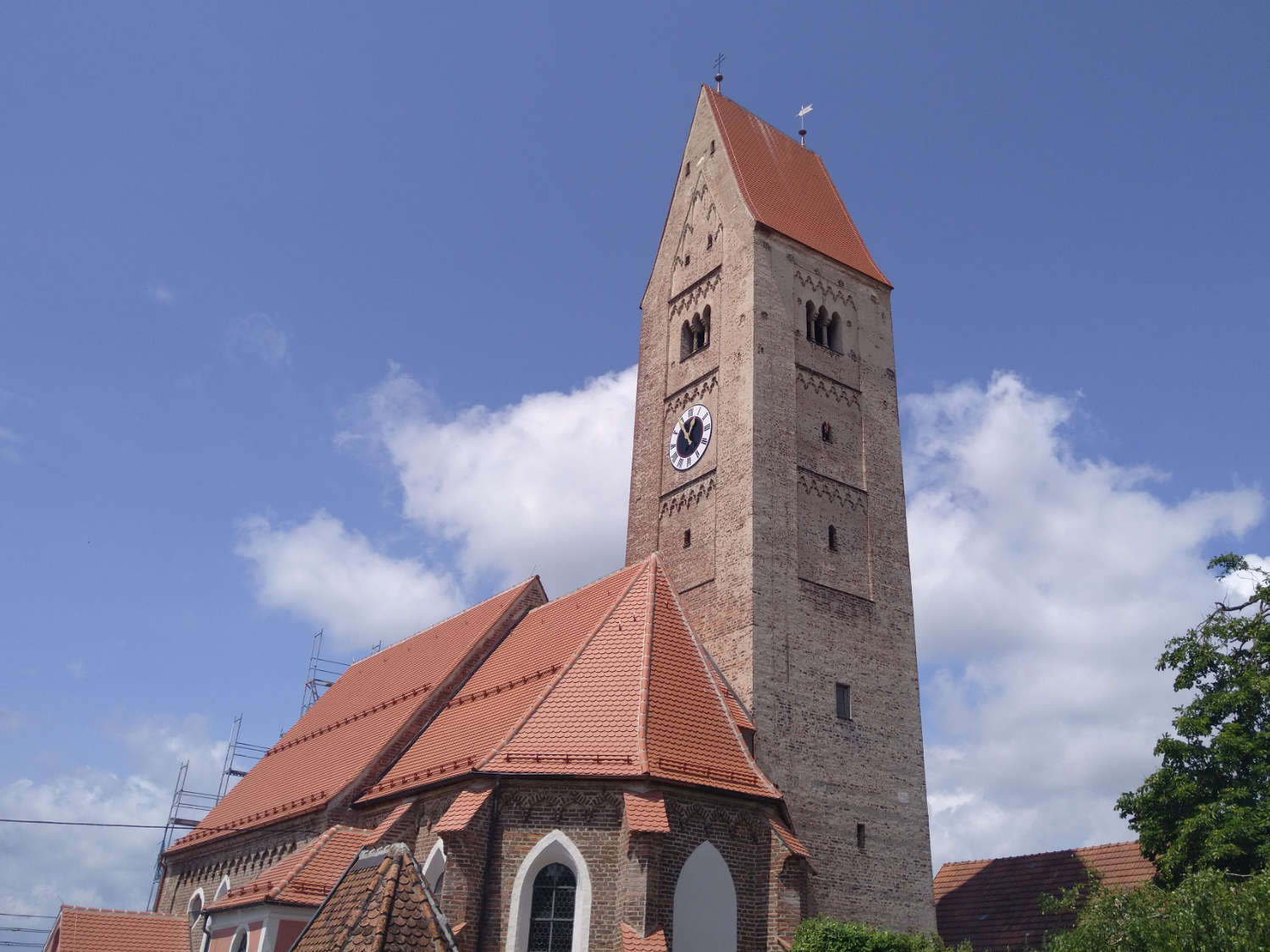 Kirche Dachdecken und Zimmereiarbeiten